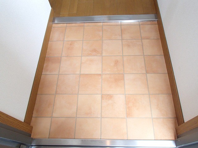 玄関　類似タイプ参考写真掲載。