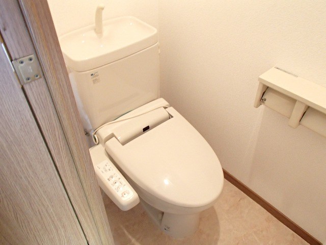 トイレ　類似タイプ参考写真掲載。