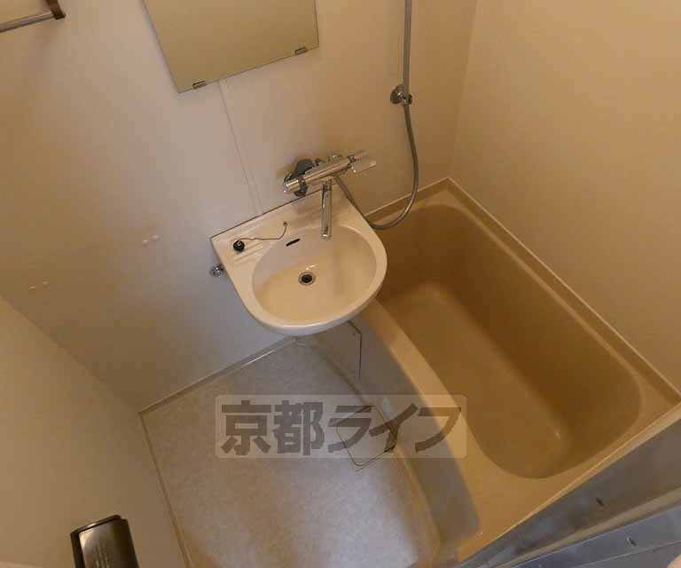 バス・シャワールーム　バスルームです。