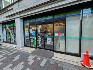 コンビニ　ファミリーマート 文京湯島春日通り店（コンビニ）まで27m