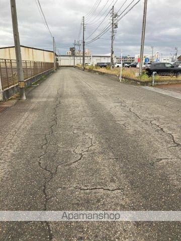 その他　前面道路（その他）まで0m