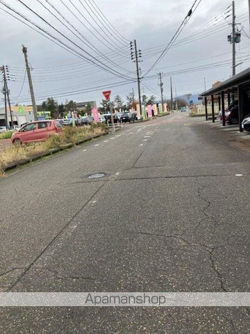 その他　前面道路（その他）まで0m