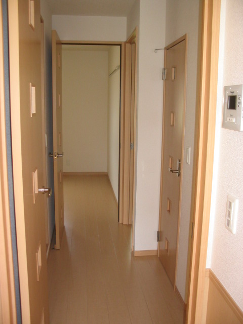 その他設備　玄関通路
