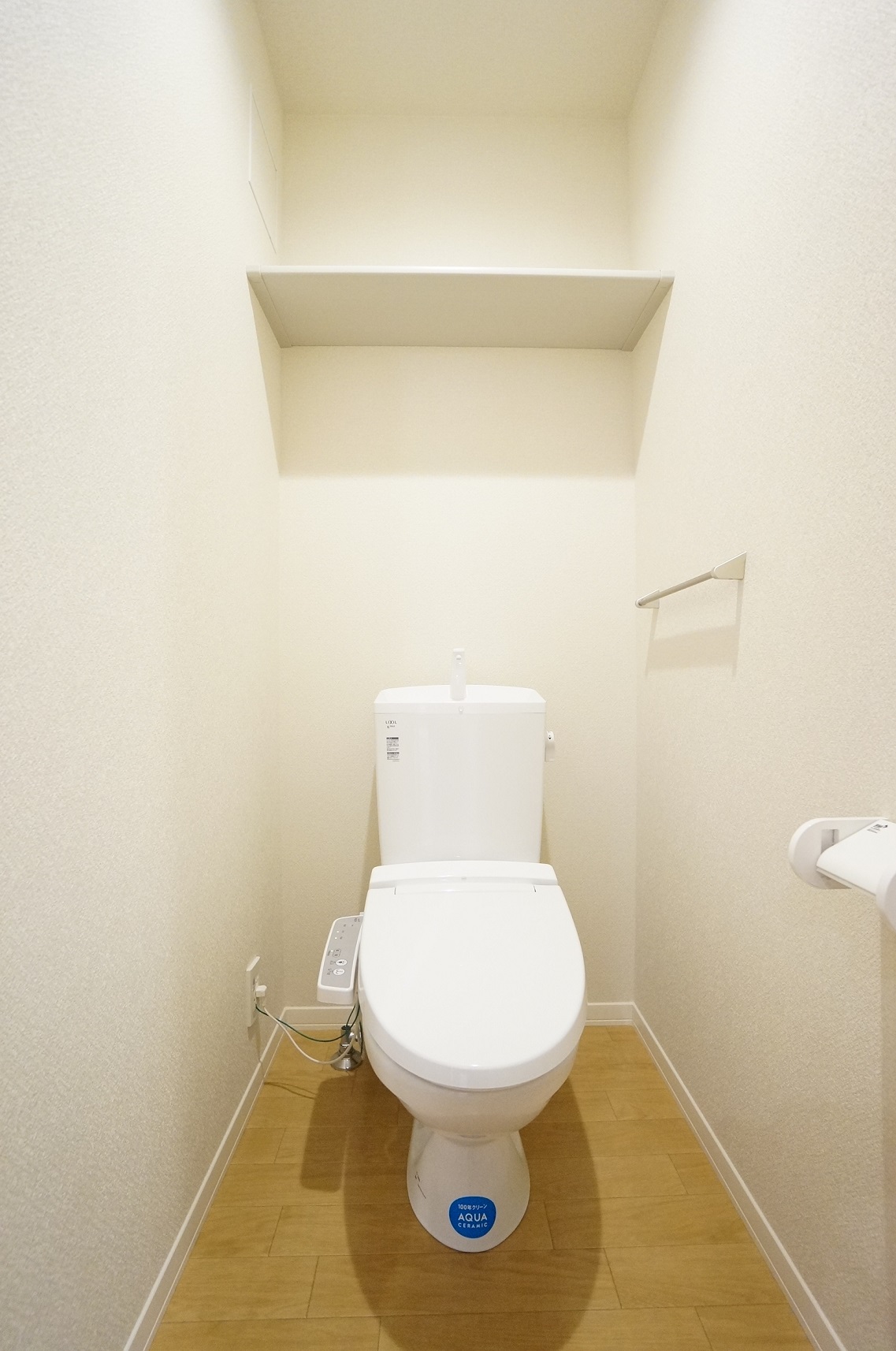 トイレ　温水洗浄便座が付いています。