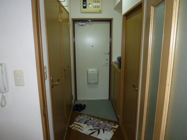 玄関　下駄箱付き