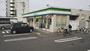 コンビニ　ファミリーマート伊賀上野桑町店（コンビニ）まで359m