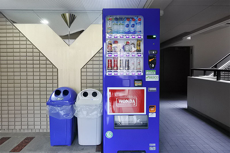 ロビー　自動販売機あり