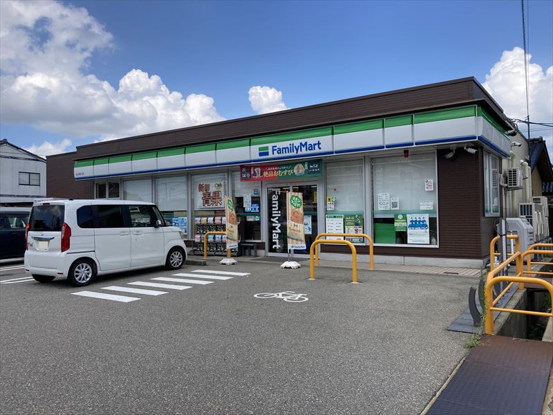 コンビニ　ファミリーマート金沢菊川店（コンビニ）まで604m