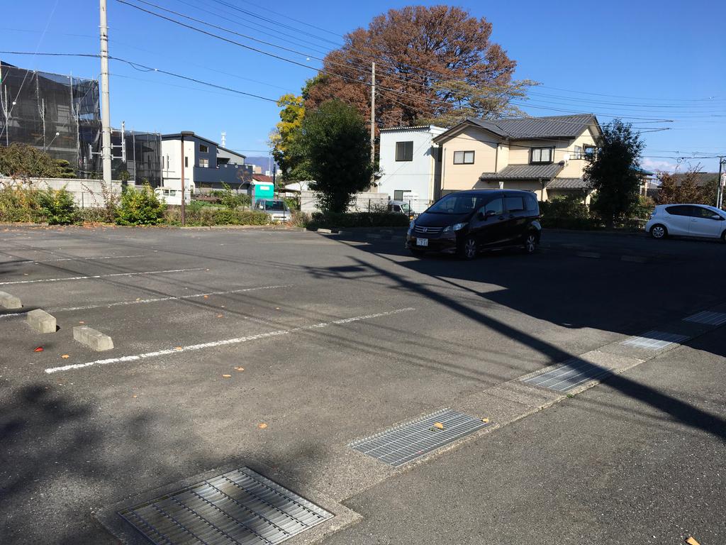 【前橋市文京町のマンションの駐車場】