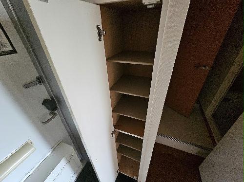 玄関　備品や設備仕様は号室等により異なります現地をご確認下さい。