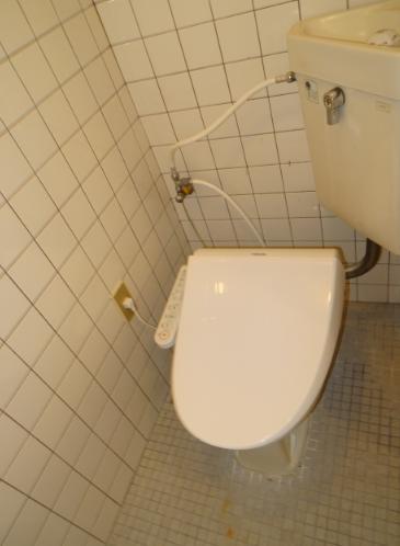 トイレ　ウォシュレットついてます♪