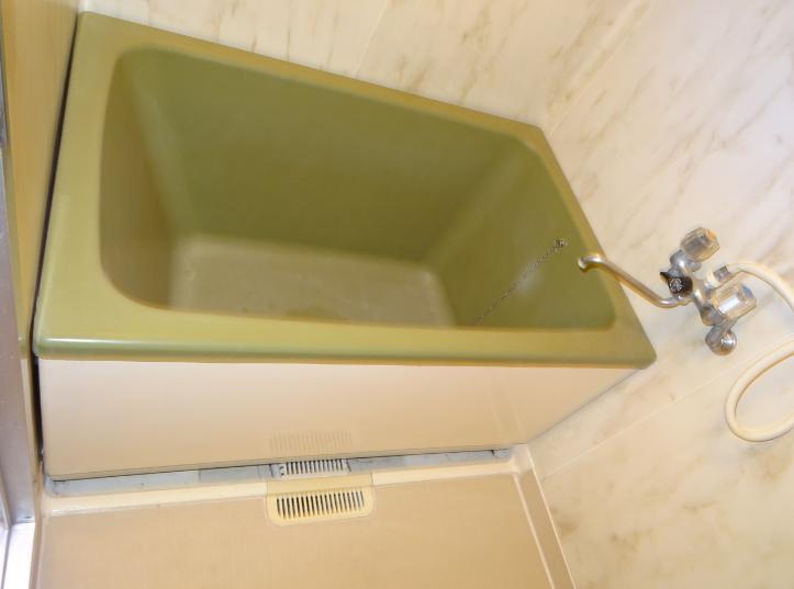 バス・シャワールーム　かわいいバスタブ！