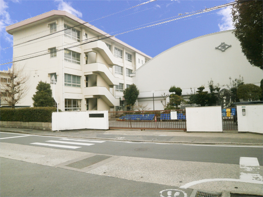 小学校　松山市立石井小学校（小学校）まで525m