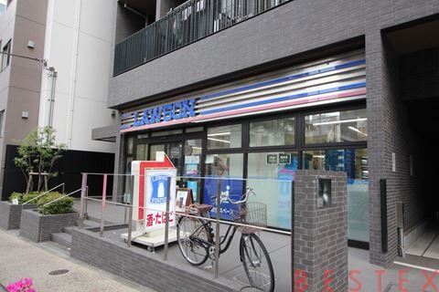 コンビニ　ローソン文京サッカー通り店（コンビニ）まで214m