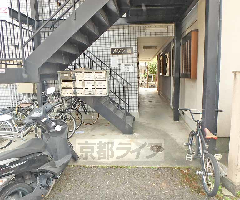 【京都市西京区上桂大野町のマンションのエントランス】