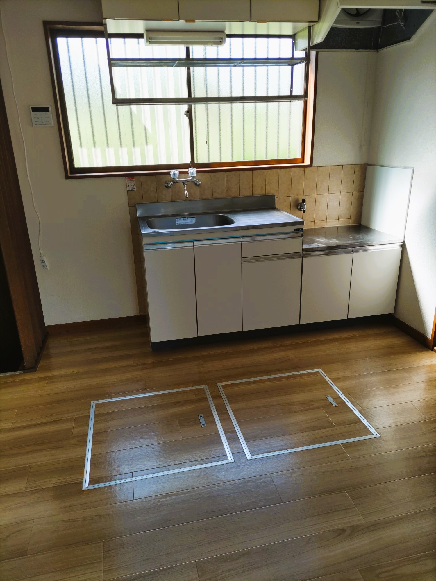 キッチン　窓のある明るいキッチン