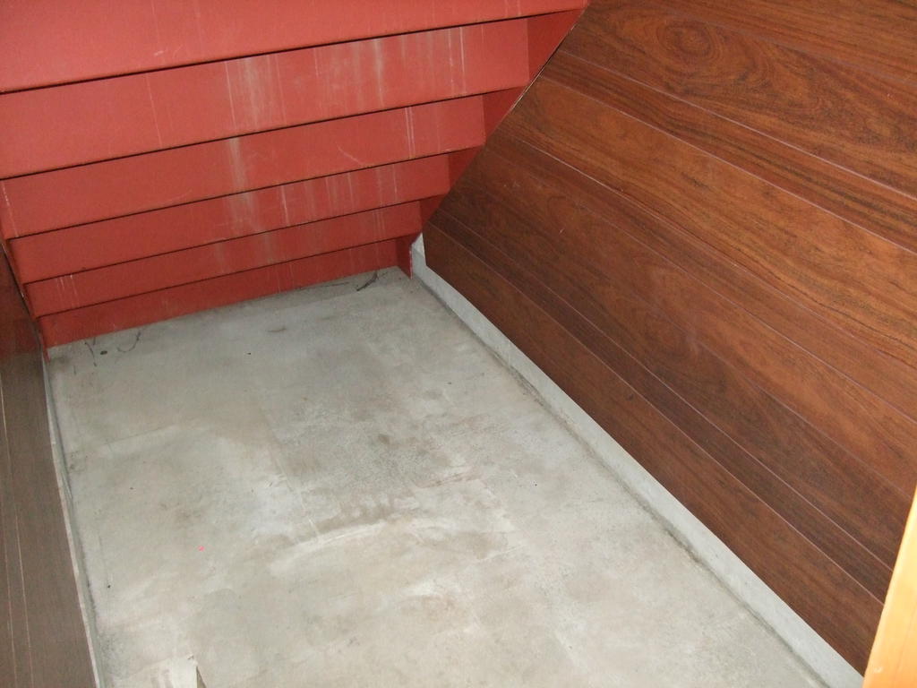 収納　階段下の広い収納