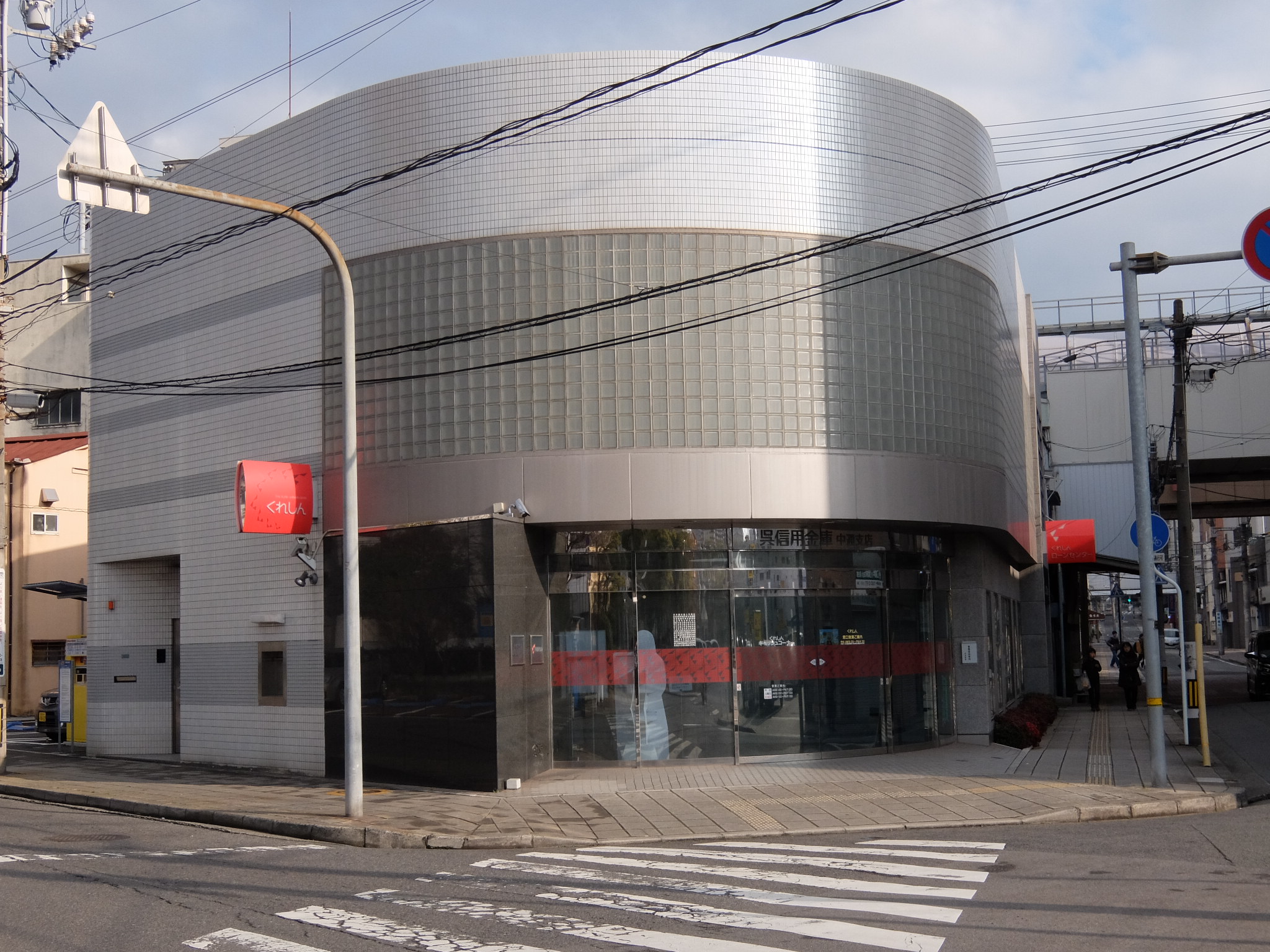 銀行　呉信用金庫中通支店（銀行）まで171m