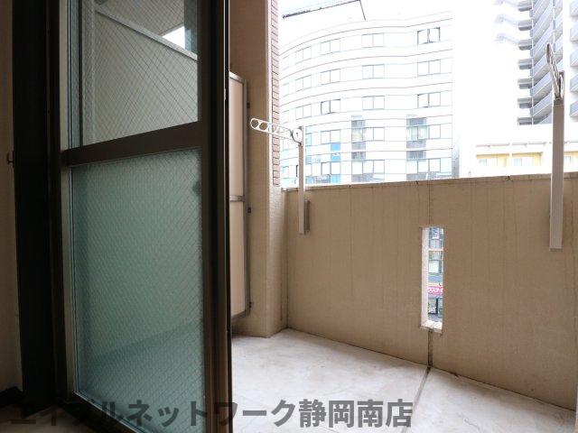 バルコニー　お洗濯にも便利なバルコニー付き