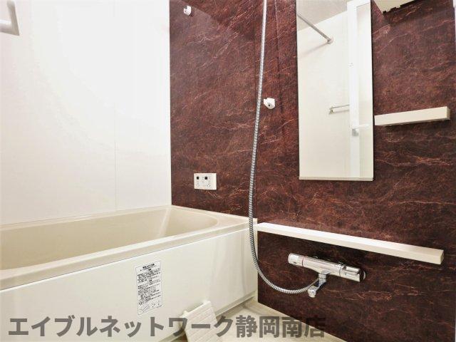バス・シャワールーム　コンパクトで使いやすいお風呂です