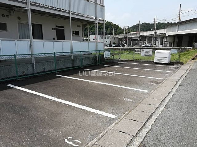 【福知山市篠尾新町のアパートの駐車場】