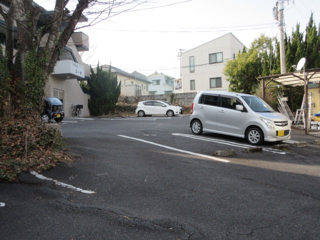 【テラスユークの駐車場】