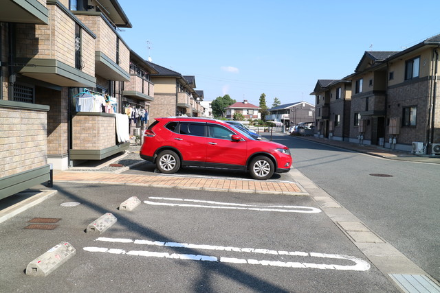 【倉敷市大内のアパートの駐車場】