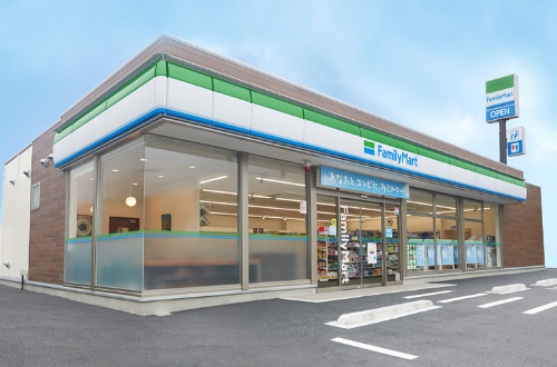 コンビニ　ファミリーマート和歌山秋葉町店（コンビニ）まで324m