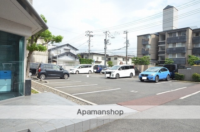 駐車場　エントランス