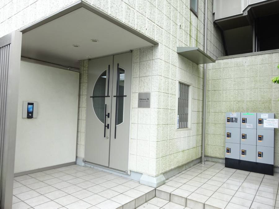 エントランス　オートロック完備で安心です♪便利な宅配ボックス設置♪