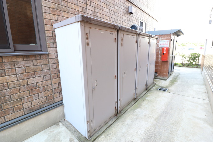 その他共有部分　タイヤなどしまえるトランクルームもございます♪