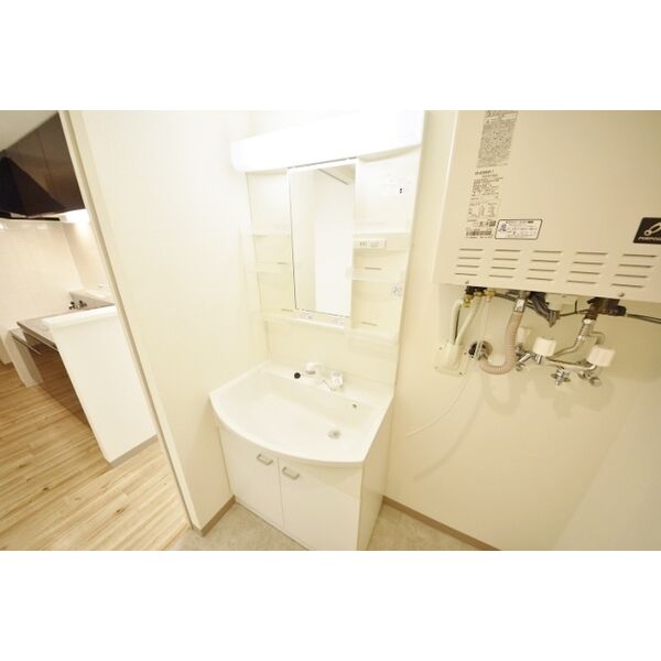 洗面設備　シャワードレッサー付きです！