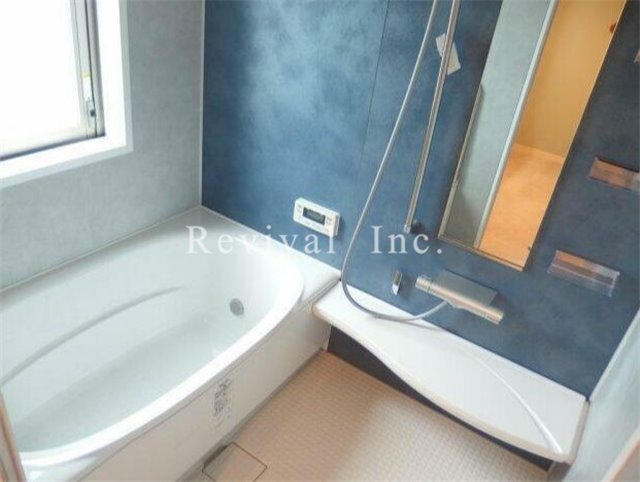 バス・シャワールーム　追い炊き・浴室乾燥機完備で設備も充実です。