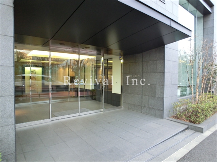 その他設備　エントランスも大変豪華なマンションです。