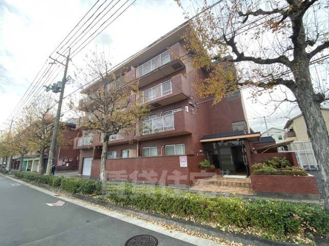 京都市西京区川島滑樋町のマンションの建物外観