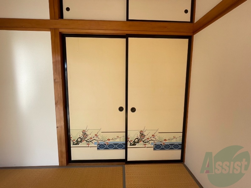 収納　収納はこちらのクローゼットをお使いください。