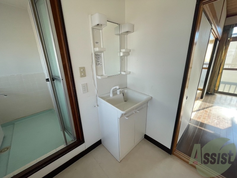 洗面設備　洗面台はシャンプードレッサーなので朝の身支度も楽々ですね～