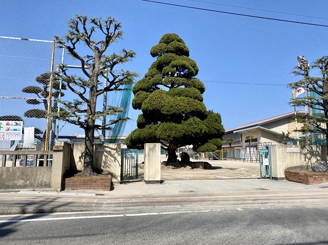 小学校　福山市立東小学校（小学校）まで302m