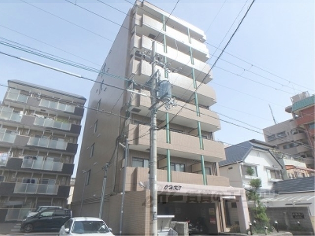京都市右京区梅津石灘町のマンションの建物外観