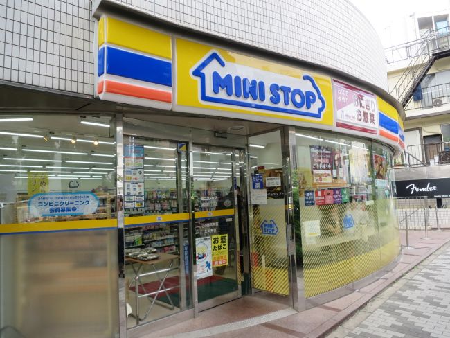 コンビニ　ミニストップ神宮前2丁目店（コンビニ）まで190m