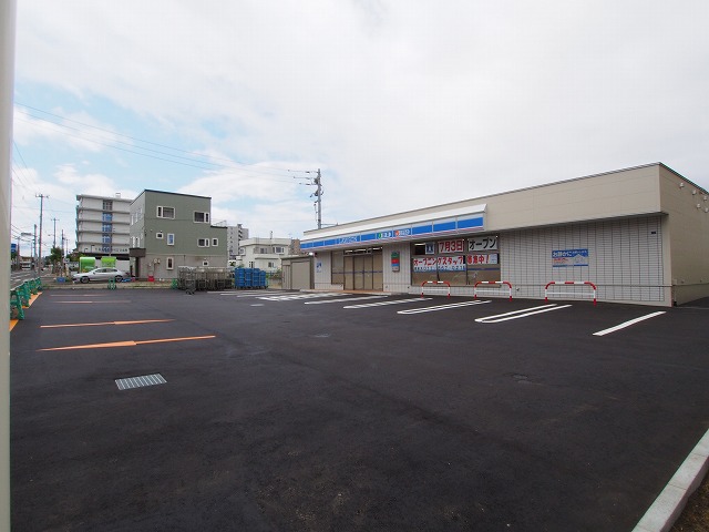 コンビニ　ローソン札幌平岸8条十三丁目店（コンビニ）まで495m