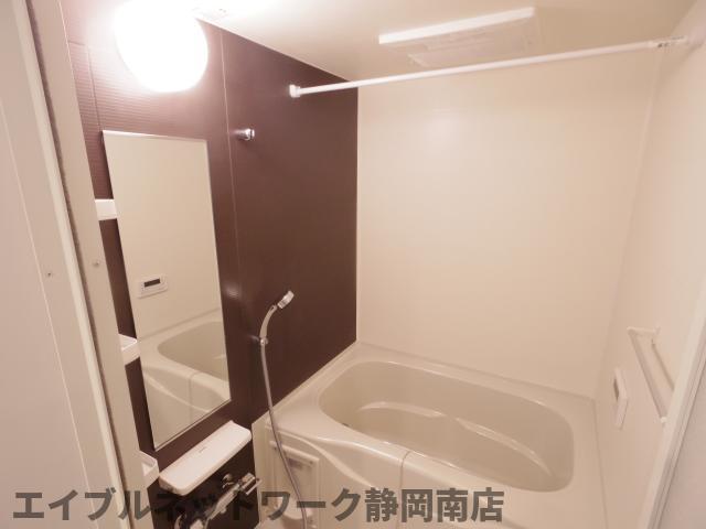 バス・シャワールーム　ゆったり過ごせるお風呂です