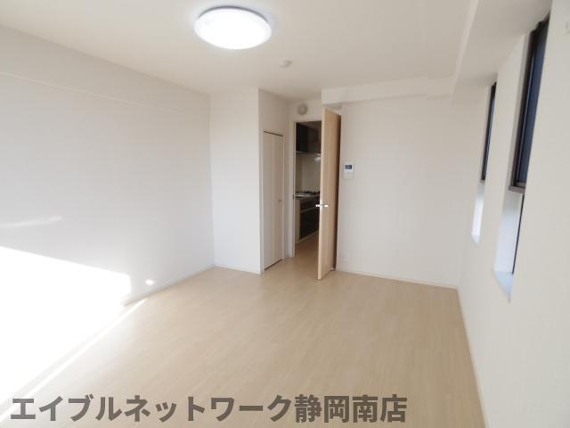 居室・リビング　こちらのリビングで趣味の時間をお楽しみください