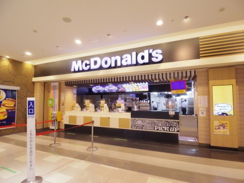 飲食店　マクドナルド MARKIS静岡店（飲食店）まで593m