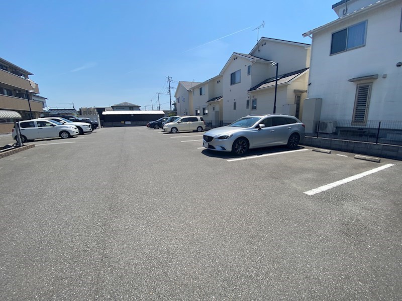 【セジュール町坪の駐車場】