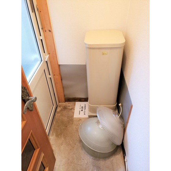 玄関　玄関（灯油タンク）