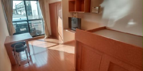 居室・リビング　折畳みテーブル・椅子・カーテン付き