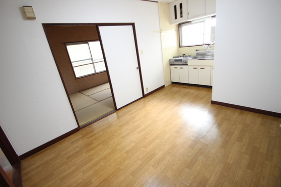 居室・リビング　※別号室のお写真です