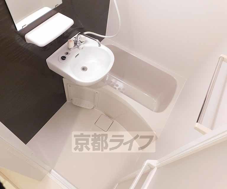 バス・シャワールーム　広めのお風呂です