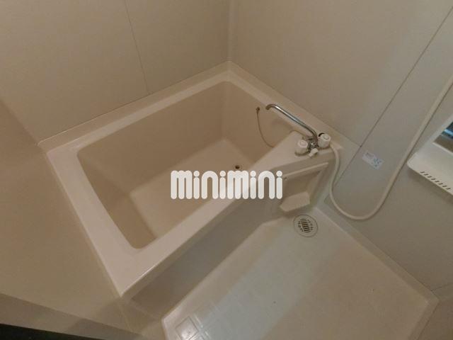 バス・シャワールーム　浴室内に鏡も付いている浴室です。